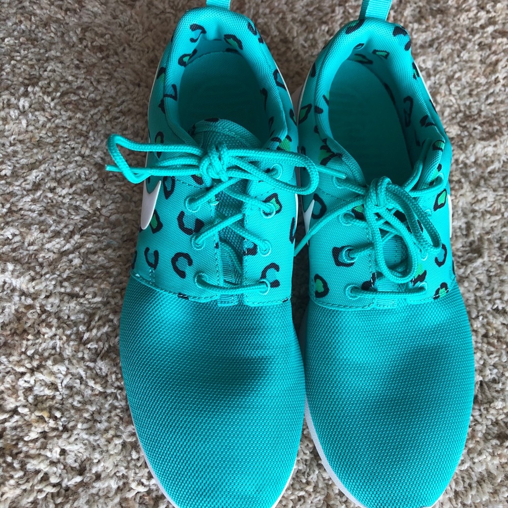Women Nike shoes ..$$45.00 shipped